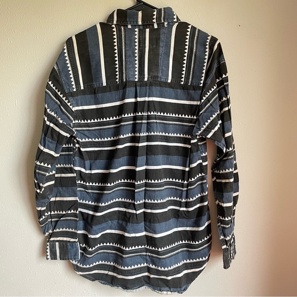 Arizona Jean Company Aztec Geometric Pattern Shirt - Picture 4 of 7